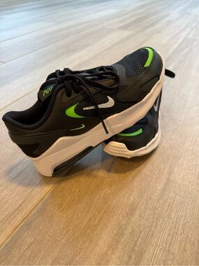 Nike Kids Black and Neon Green airmax sneakers